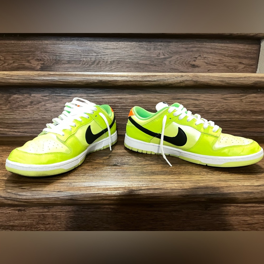 Nike Dunk Low SE- Volt Green/ Black/ Total Orange- Men’s Size 10